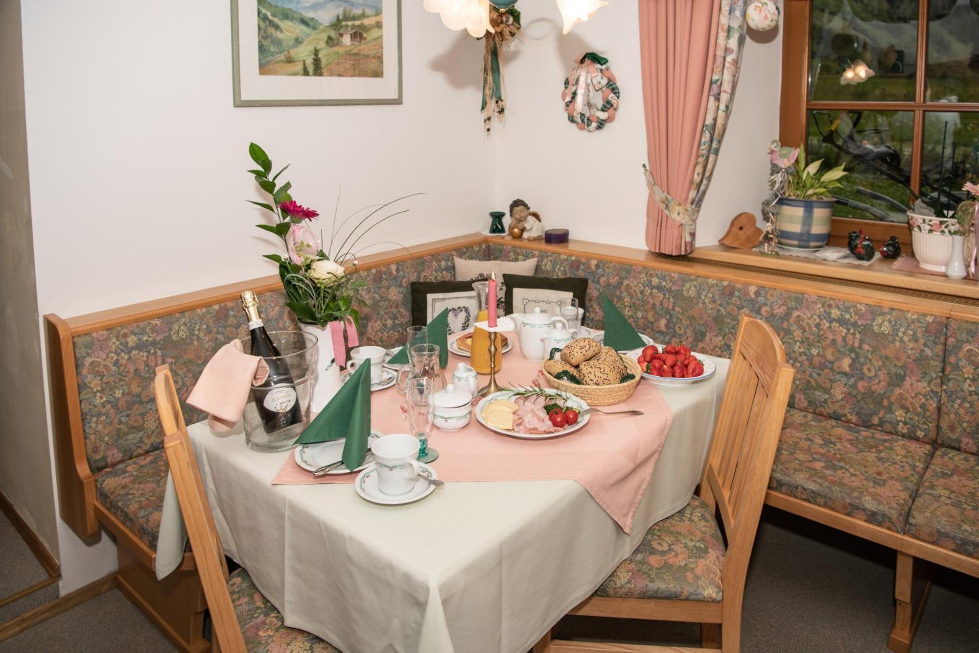 Appartement-Pension Fahrnberggut Rauris Zimmer foto